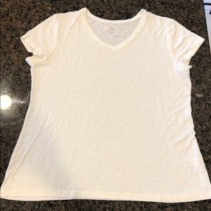 Like new Dress barn brand classic ivory v-neck tee